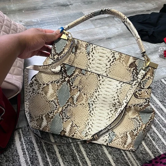 Snakeskin Pattern Handbag - Picture 2 of 4